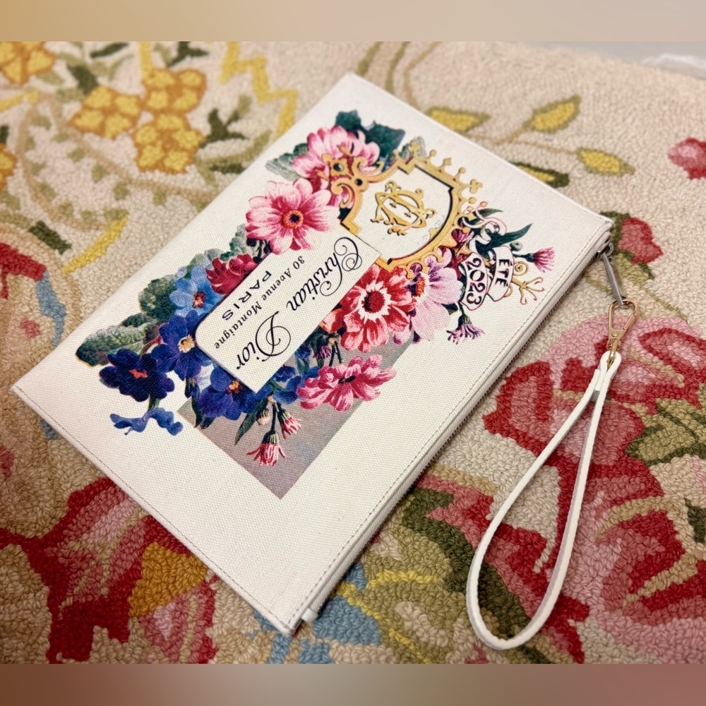 CHRISTIAN DIOR Never Worn Limited Edition White Floral Print Canvas Wristlet - Picture 7 of 16